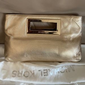 Authentic Micheal Kors Clutch !!